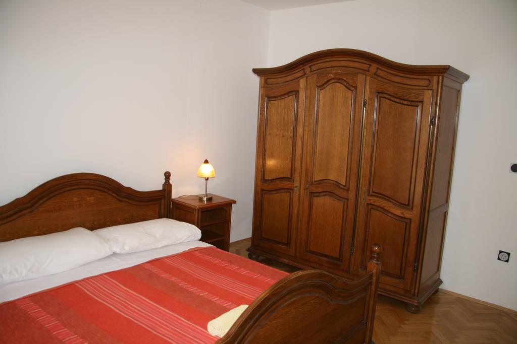 Apartments Karabaic Krk クルク エクステリア 写真