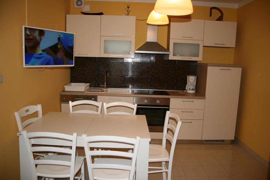 Apartments Karabaic Krk クルク エクステリア 写真