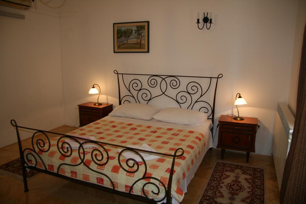 Apartments Karabaic Krk クルク エクステリア 写真