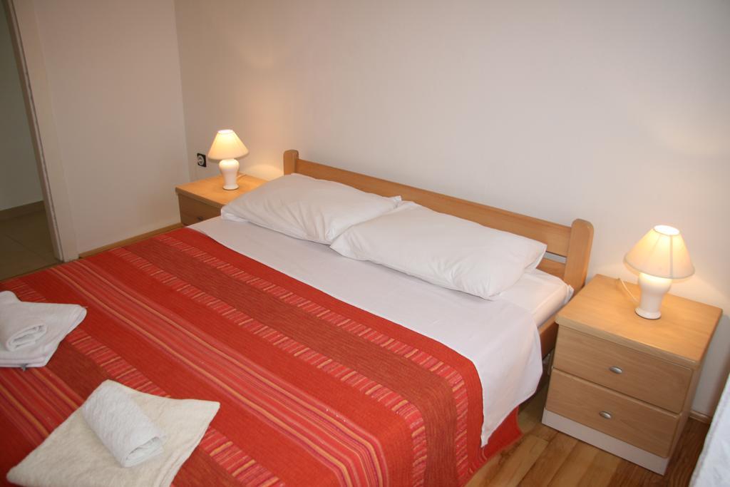 Apartments Karabaic Krk クルク エクステリア 写真