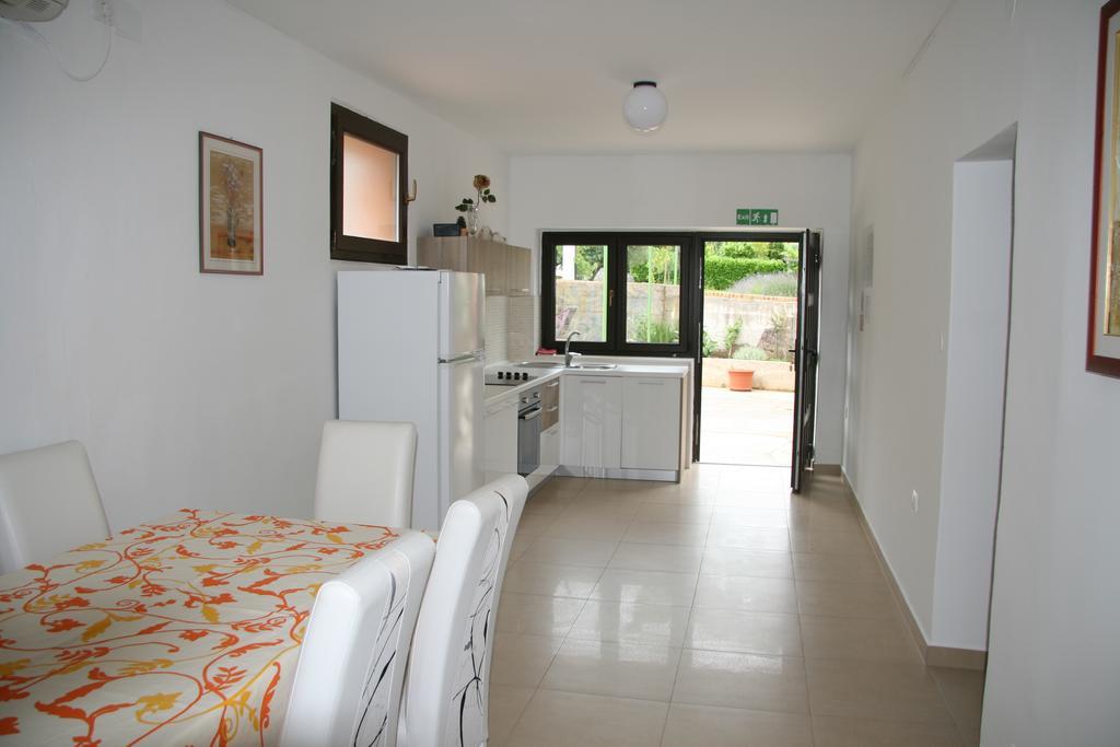 Apartments Karabaic Krk クルク エクステリア 写真