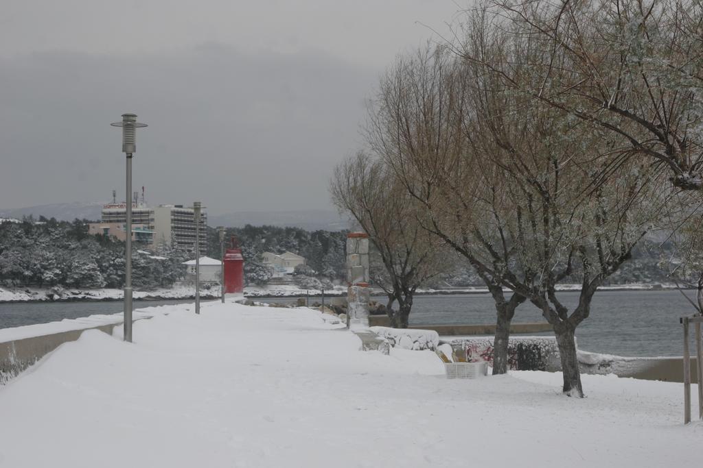 Apartments Karabaic Krk クルク エクステリア 写真
