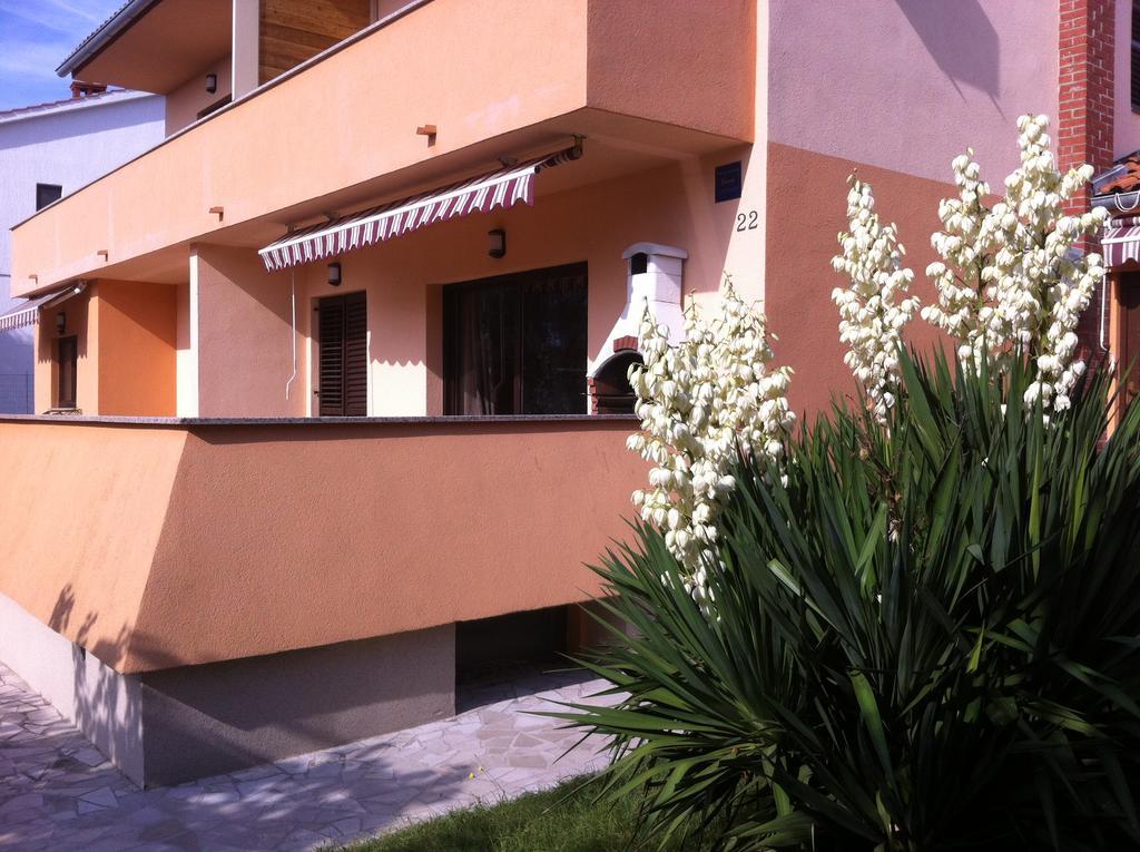 Apartments Karabaic Krk クルク エクステリア 写真
