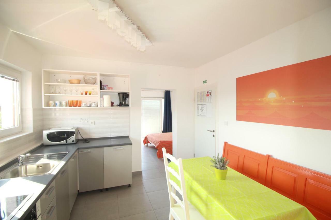 Apartments Karabaic Krk クルク エクステリア 写真