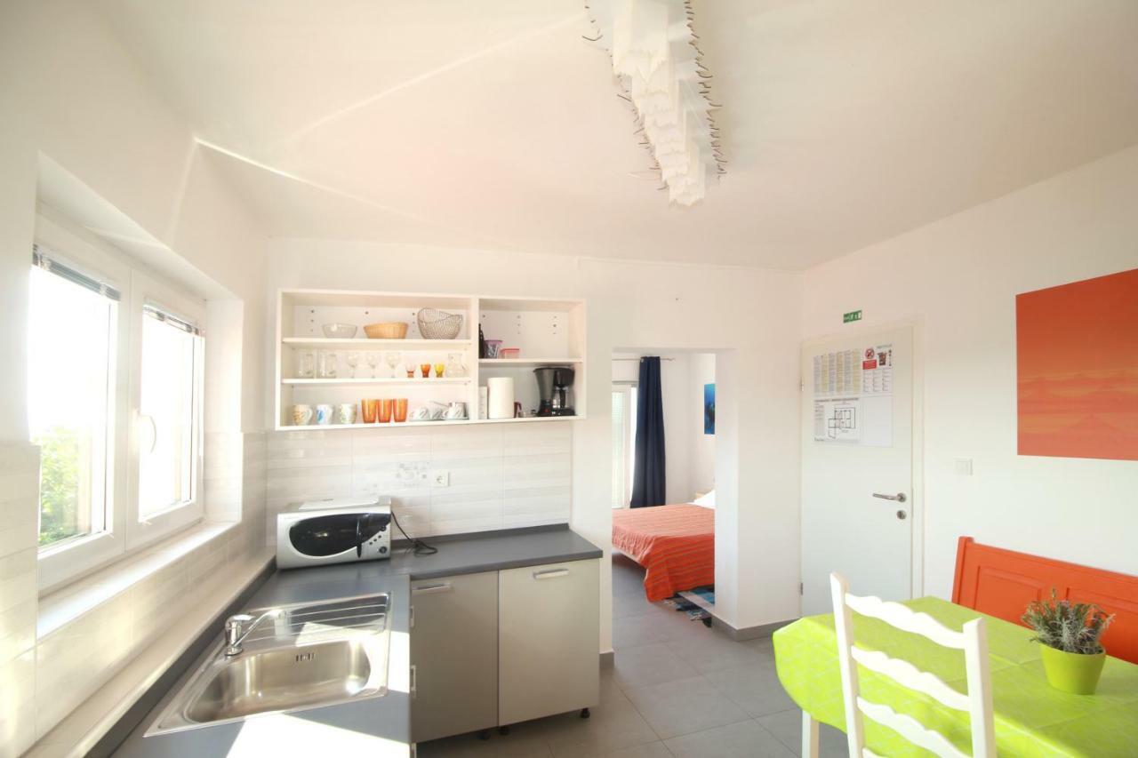 Apartments Karabaic Krk クルク エクステリア 写真