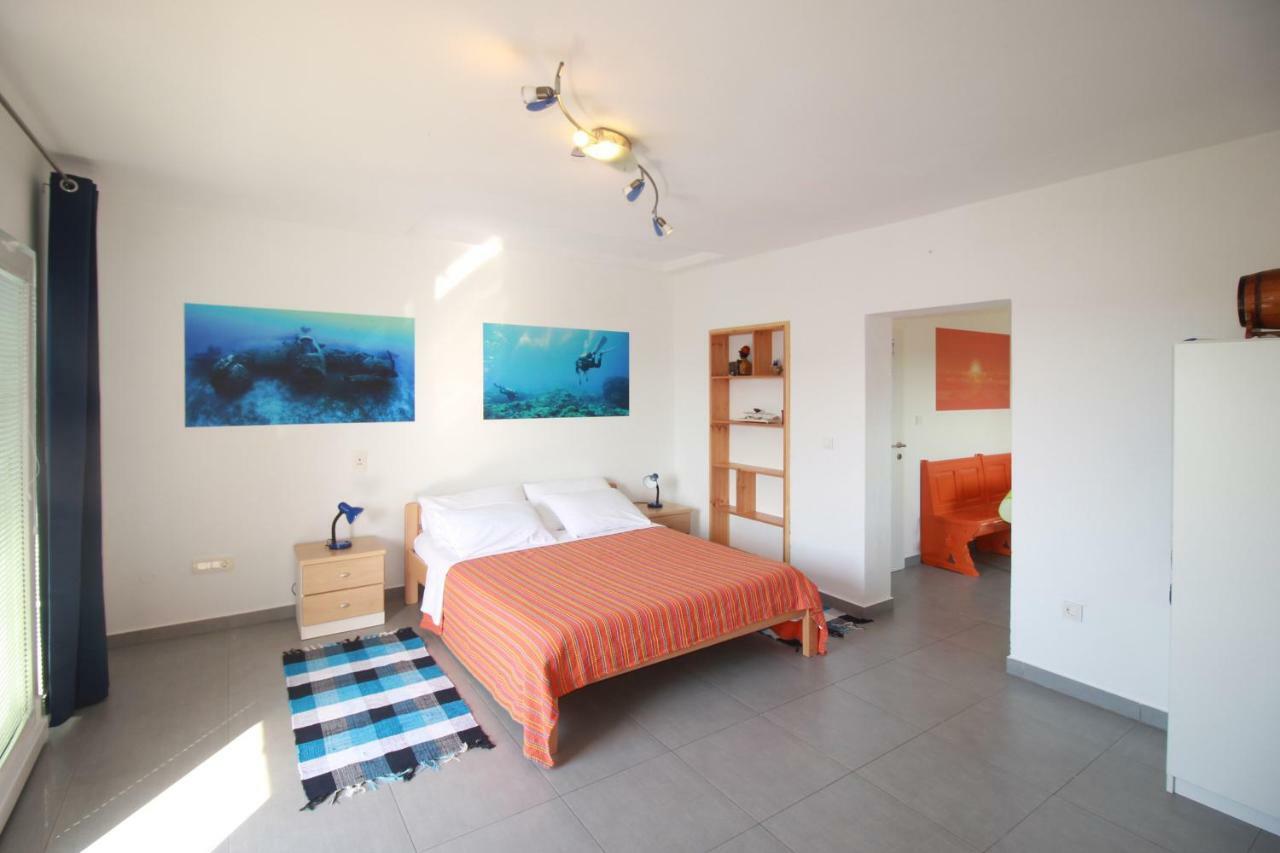 Apartments Karabaic Krk クルク エクステリア 写真