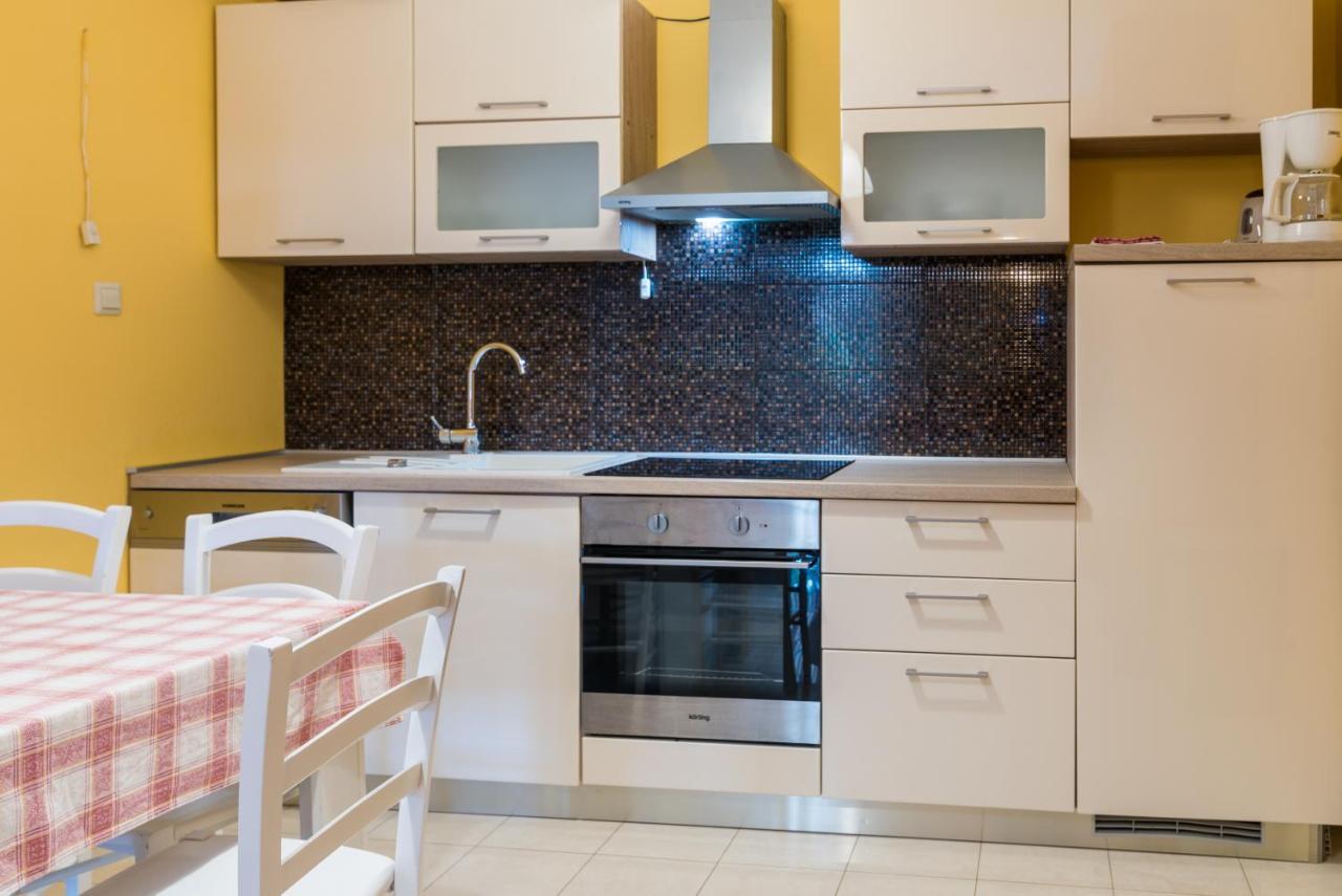 Apartments Karabaic Krk クルク エクステリア 写真