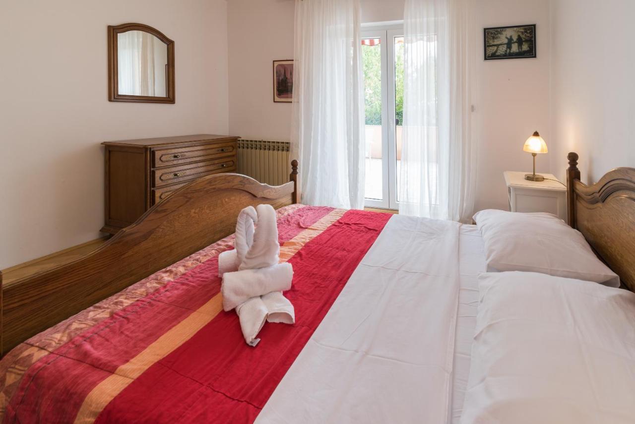 Apartments Karabaic Krk クルク エクステリア 写真