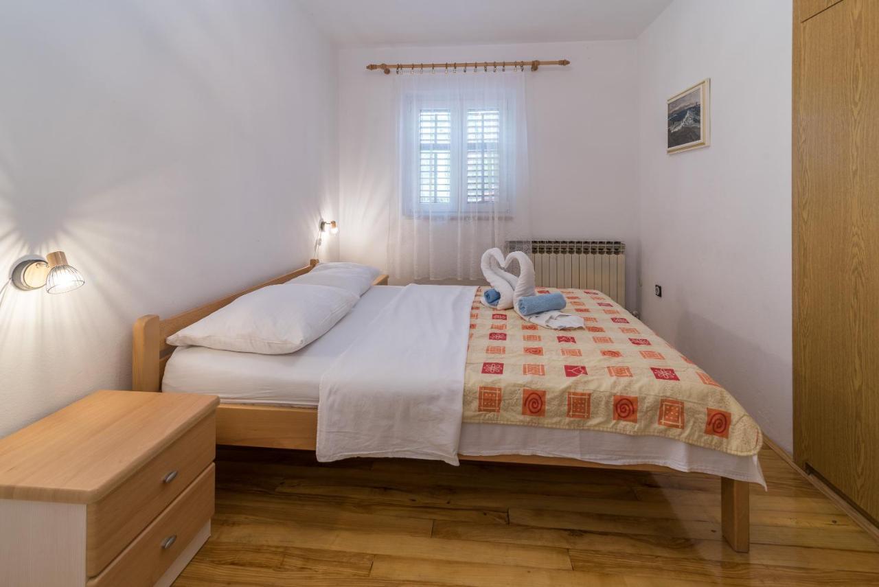Apartments Karabaic Krk クルク エクステリア 写真