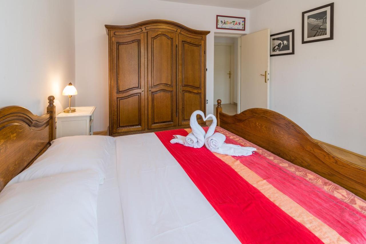 Apartments Karabaic Krk クルク エクステリア 写真